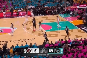 连珠炮！瓦塞尔外线开炮连中2记三分 助马刺重获两位数领先