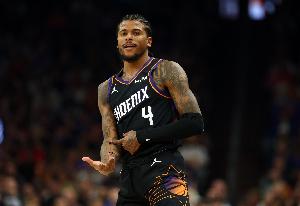 不在状态！杰伦·格林半场10中3拿到10分4板 三分5中1