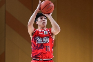 头号功臣！刘颜诚18中9&三分14中6轰27分3板 末节命中关键三分