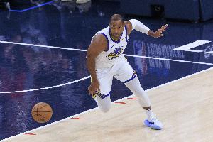 霍福德：本赛季最难忘的是逆转快船时三分4连击 我付出了大量汗水